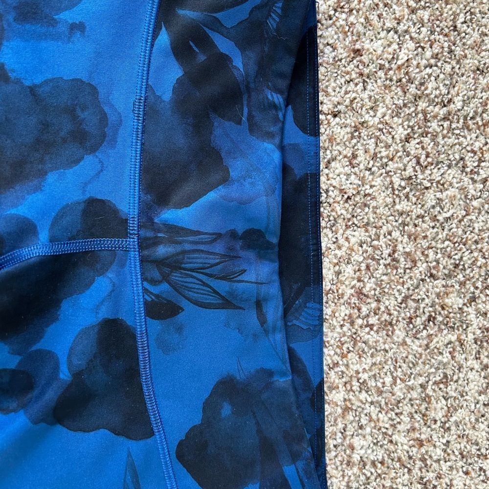 Lululemon Cropped Leggings - Picture 4 of 5